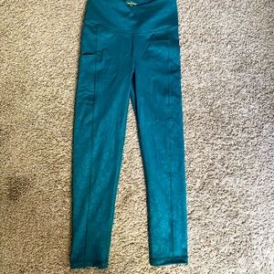 Lilly Pulitzer Luxletic 24" Weekender High-Rise Midi Legging